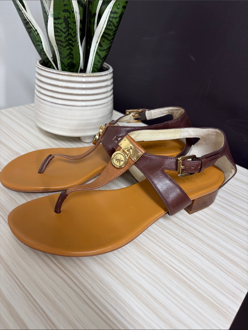 Michael Kors Brown and Tan Leather T-Strap Sandals with Gold Accent!! EUC🤎
